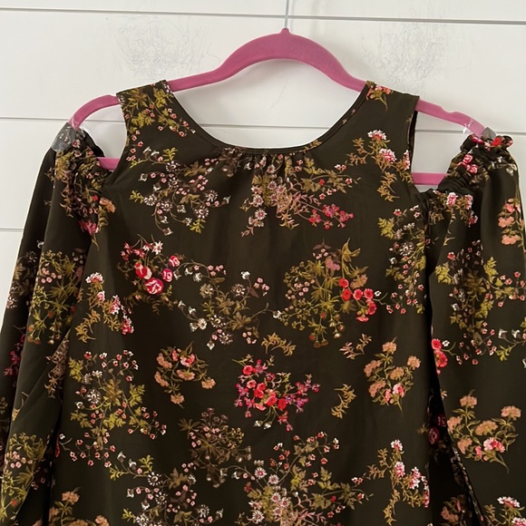 LAUREN Conrad XS Floral ColdShoulder Back ButtonUp Top Brown Floral pat… - Picture 2 of 13